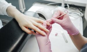 Aprende Manicura en línea de forma gratuita: ¡inscríbete ya! | Curso de manicura online gratuito registrate ahora
