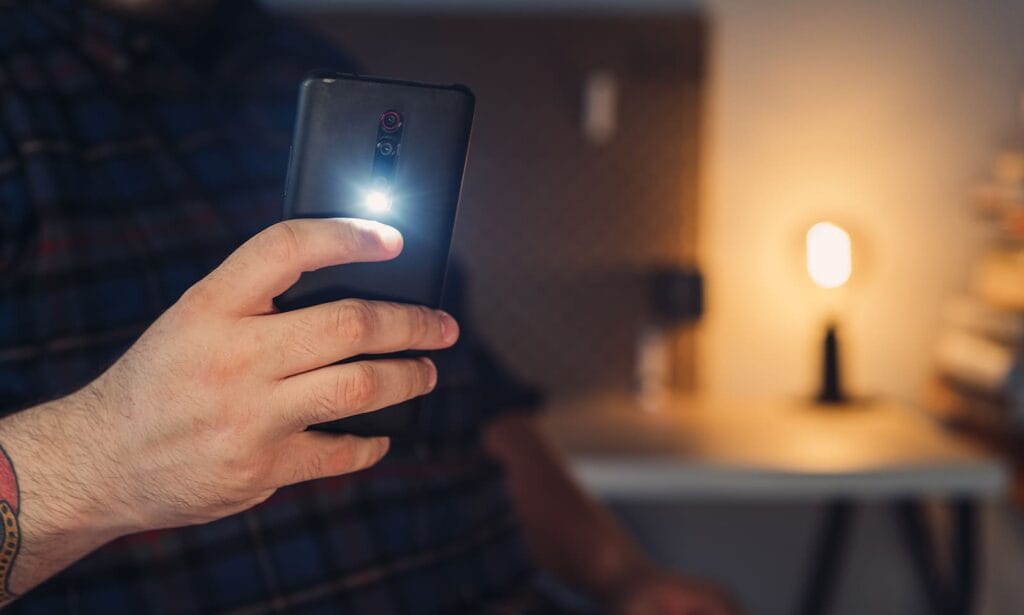 Aplicación con linterna de alta potencia para celular | Aplicación con linterna de alta potencia para celular2
