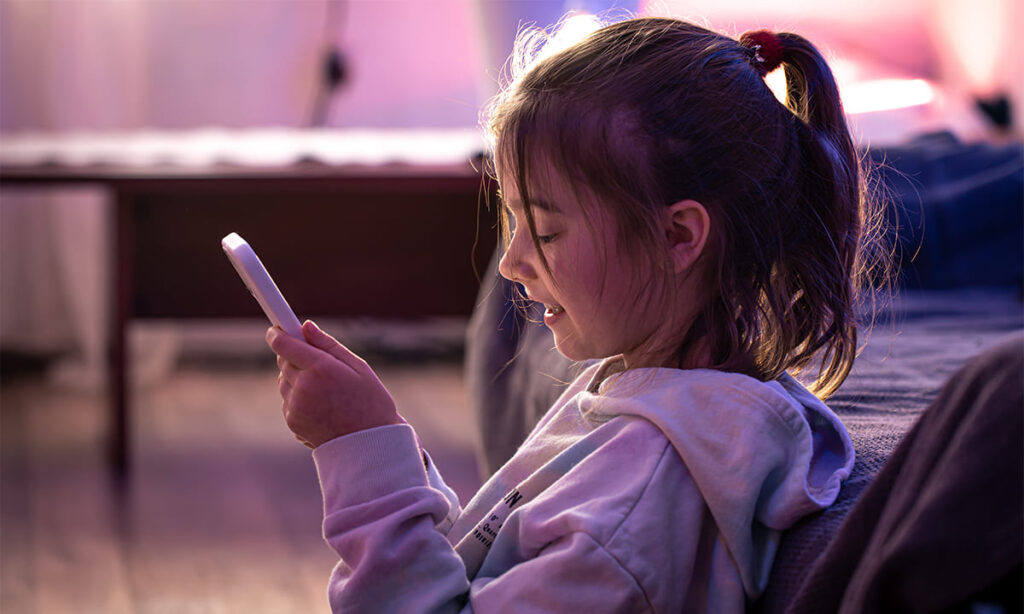 ¿Cuál es la edad ideal para que un niño compre un teléfono?  | ¿Cuál es la edad ideal para que un niño compre un teléfono 1