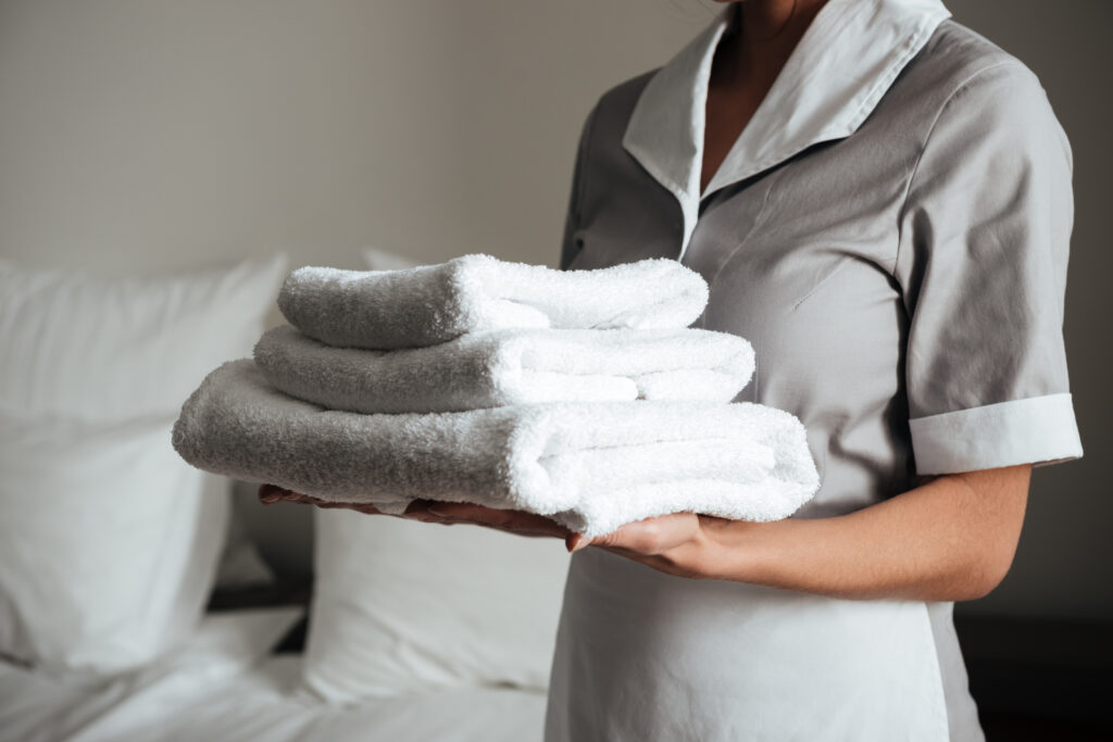 Curso de limpieza y organización de habitaciones de hotel