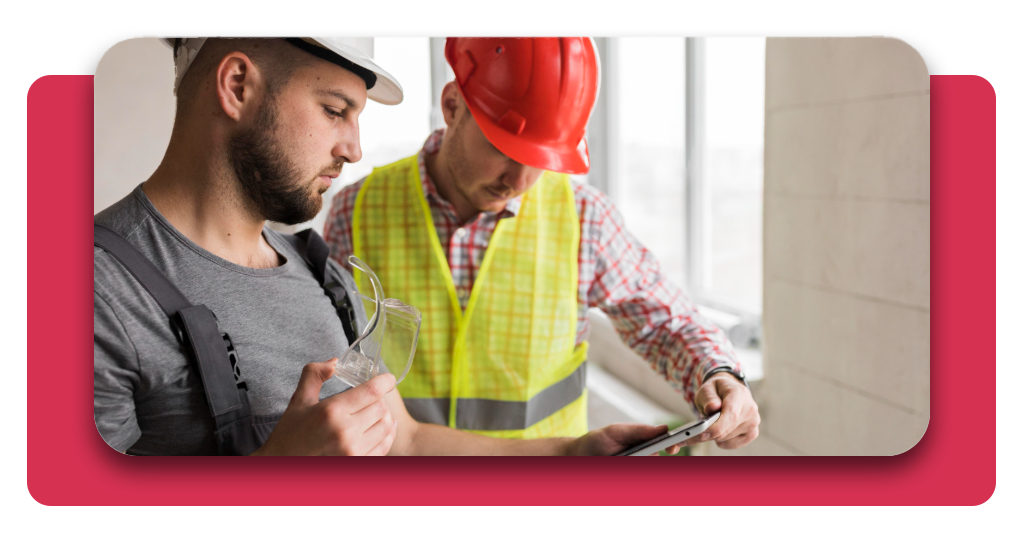 Encuentra trabajos de albañil en obras de construcción cerca de ti 3 Oficiales de construcción revisan ofertas en Computrabajo desde su móvil, conectando talento con empresas que buscan albañiles calificados en su zona.