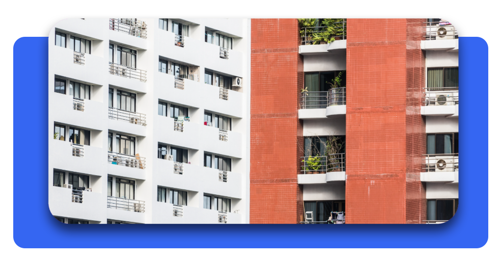 Una fachada de apartamentos con balcones estructurados. Conocer las opciones de asistencia habitacional te permite acceder a residencias de calidad.