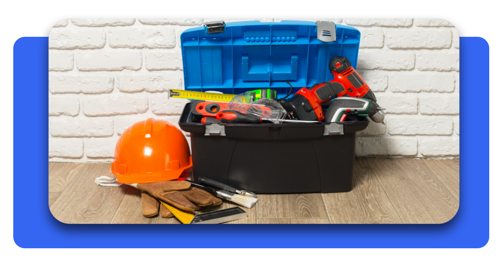 Equipamiento técnico esencial y herramientas eléctricas necesarias para realizar el armado de mobiliario residencial con la máxima precisión.